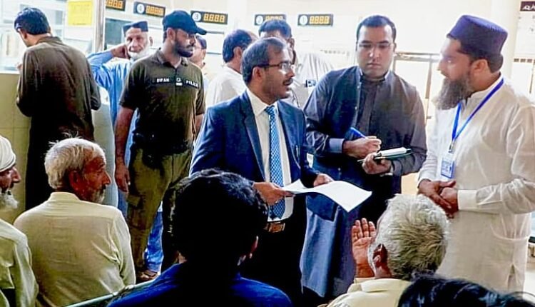 DC Bahawalnagar visits Arazi record Centre Bahawalnagar